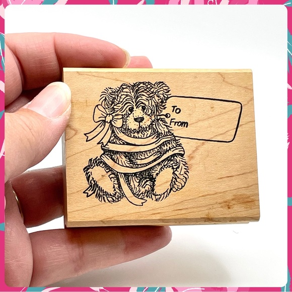 Vintage 1990s JUDIKINS Fuzzy Bear w Bow & Gift Tag Wood Mounted Rubber Stamp - Picture 2 of 6